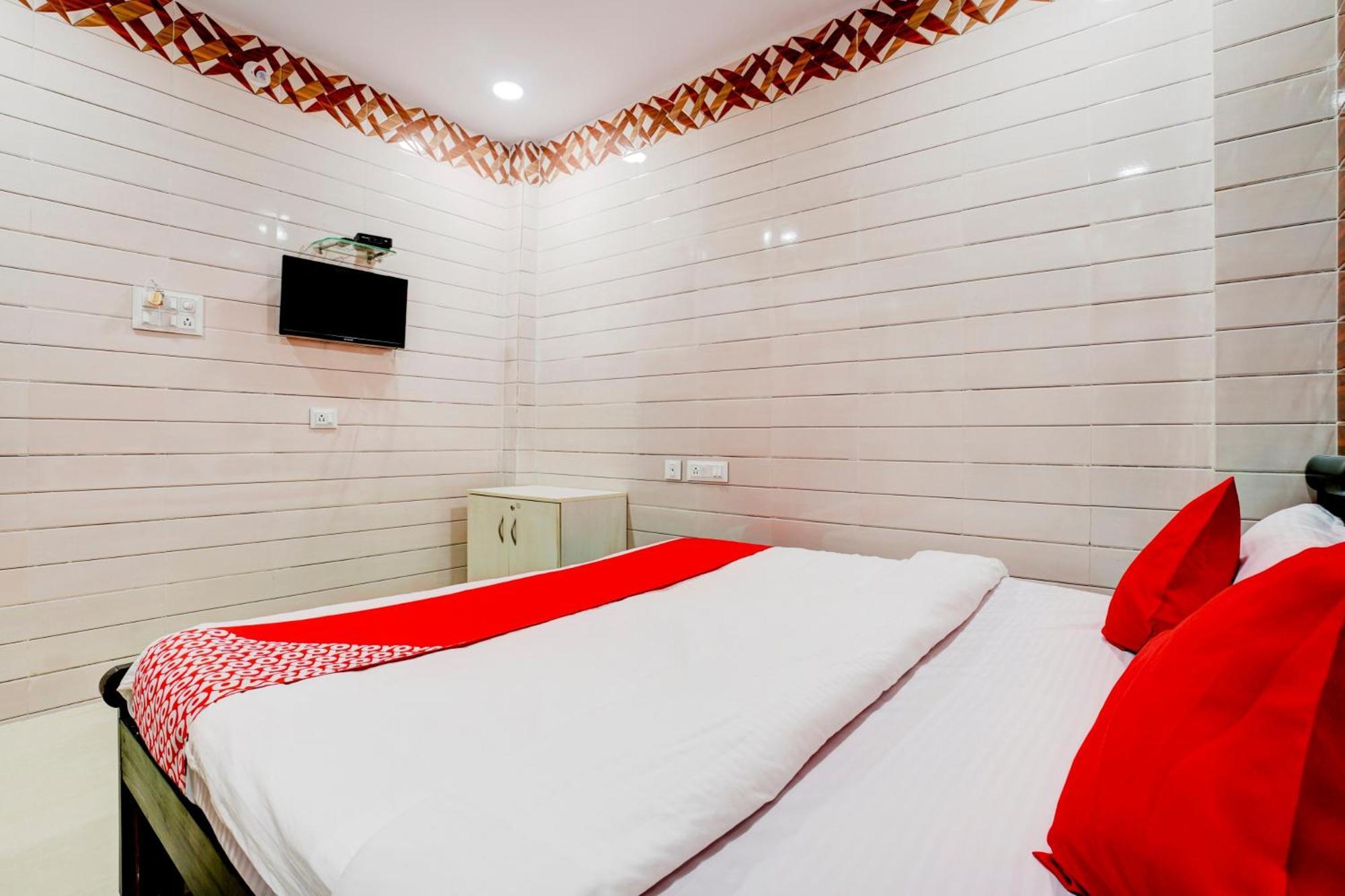 Hotel O Aroma Classic Near Nampally Main Railway Station Hyderabad Exterior foto