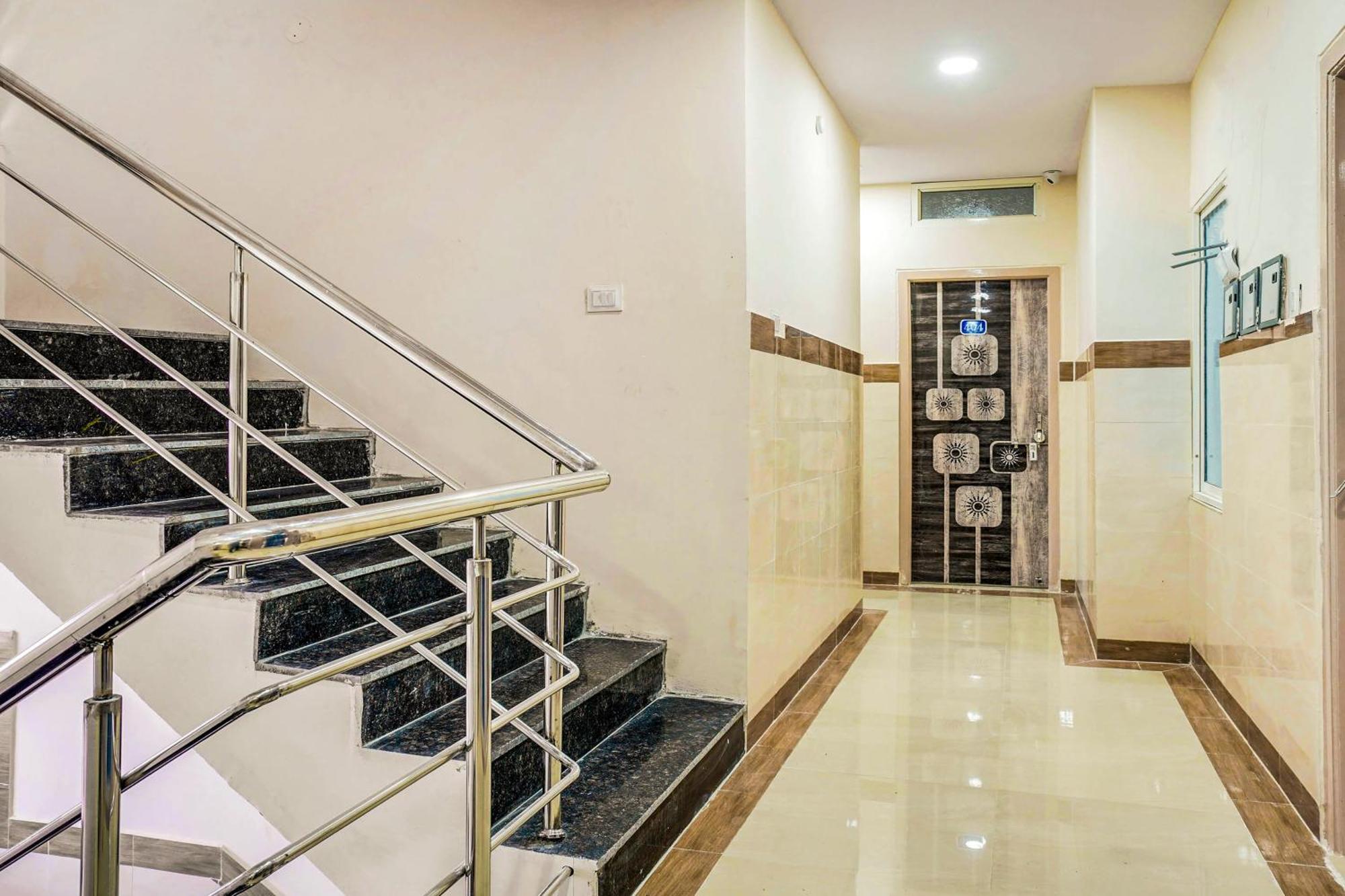 Hotel O Aroma Classic Near Nampally Main Railway Station Hyderabad Exterior foto